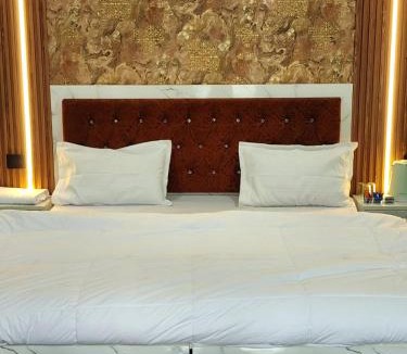 Kargil Hotel | River Side Royale
