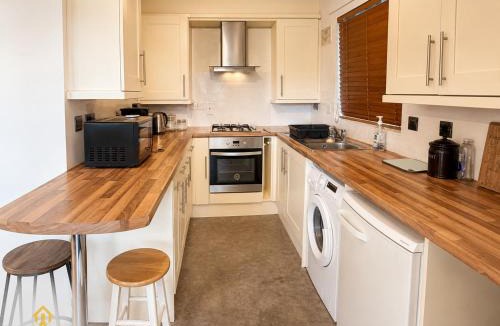 Sands End Apartment | River side view flat