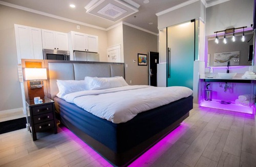Washington Hotel | River Sirens Hotel-Contactless Check in Hotel