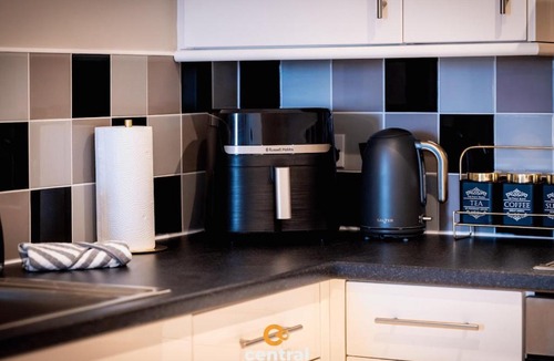 Dundee Apartment | River Tay Views by CENTRAL SERVICED APARTMENTS - City Quay - 2 Bedrooms - 2 Bathrooms - Dedicated Parking Space - Fully Equipped - Walk Away From Dundee Bus & Train Station - Close to City Centre with Beautiful River Tay Views and Balcony - Lift Access