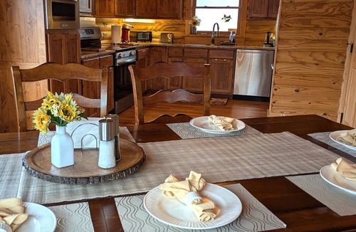 Allisonia House | River Trail Lodge-Guest Fav Log Home-Retreat with Fire Pit & Game Room-Pets :]