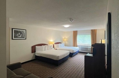 West Hatfield Hotel | River Valley Inn