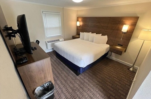 West Hatfield Hotel | River Valley Inn