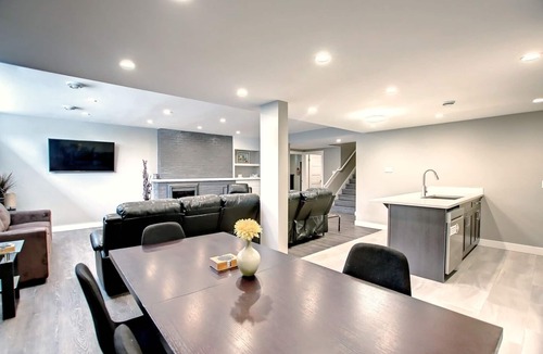 Northeast Edmonton House | River Valley Modern High End Suite