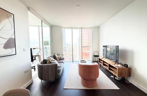 Vauxhall Apartment | River View 2BR 2BA Central London Family-Friendly