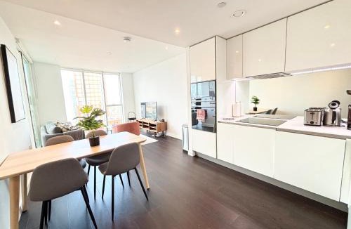 Vauxhall Apartment | River View 2BR 2BA Central London Family-Friendly