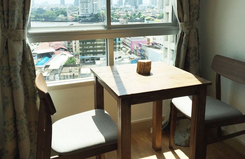 Yan Nawa Apartment | River view 42 sq.m.,BTS,Pool,wifi,A/C