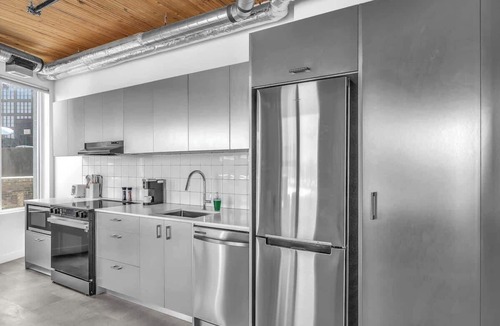 East Village Apartment | River View Apartment w/Sauna & Downtown Access