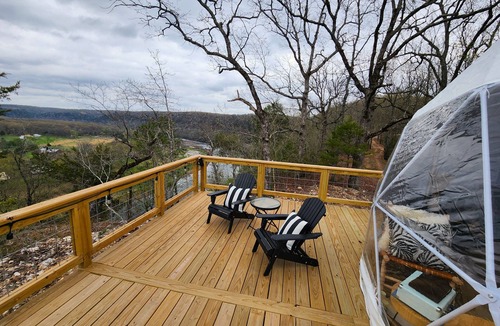 Cotter Cabin | RIVER VIEW Cliff Dome Glamping @ White River, minutes to fishing, hikes!