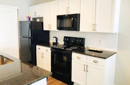 Downtown Columbus Apartment | River View Flat | Free Parking | Walk-In Shower!