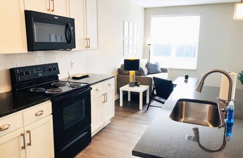 Downtown Columbus Apartment | River View Flat | Free Parking | Walk-In Shower!