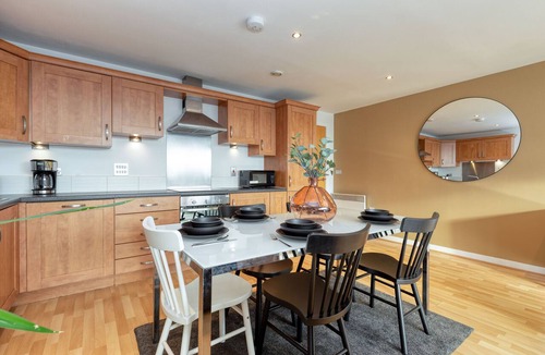 Finnieston Apartment | River View Height Apartment with Parking