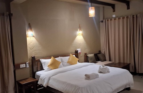 Sauraha Hotel | River View Jungle Camp