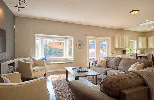 Peshastin House | River View Retreat -Easy access to Leavenworth.