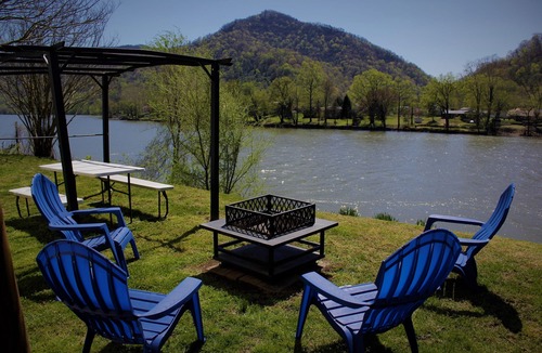 Mount Carbon House | River View