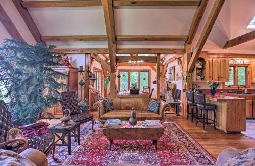 Scottsville Apartment | River Views + Deck: Peaceful Virginia Retreat