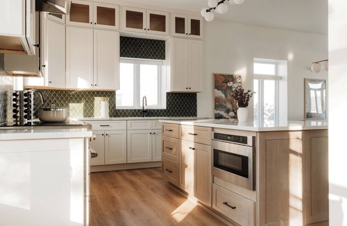 Newburgh House | River Views & Hot Tub | Artisan on Washington