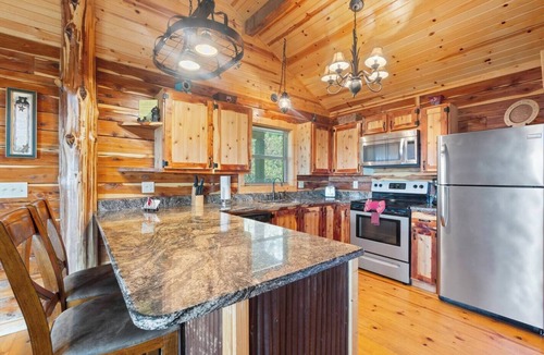 Eureka Springs House | River Views, Hot Tub, King Bed