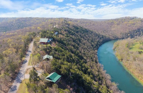 Eureka Springs House | River Views, Hot Tub, Sleeps 10!