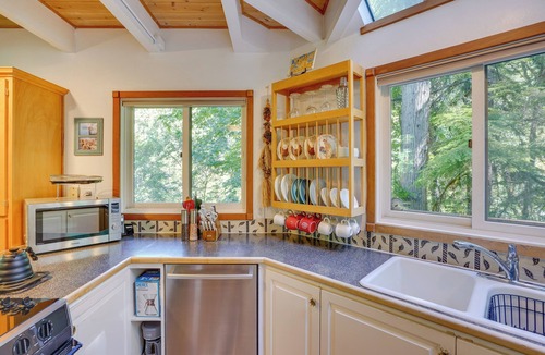 Belknap Springs Cottage | River Views, Private Hot Springs Tub, Forest, Deck