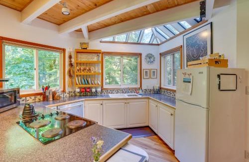Belknap Springs House | River Views, Private Hot Springs Tub, Forest, Deck
