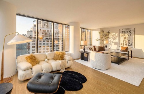 Upper East Side Apartment | River Villa | 17th-floor 4BR w/Doorman, Gym, Pool