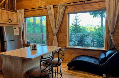 Ashford Cabin | River Vista Cabin with Mountain Views