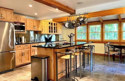 Enumclaw Cabin | River-Walk Cabin - near Mount Rainier National Park