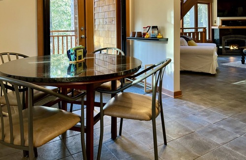 Enumclaw Cabin | River-Walk Cabin - near Mount Rainier National Park