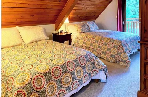 Enumclaw Cabin | River-Walk Cabin - near Mount Rainier National Park