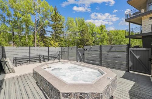 Willow Grove Apartment | River West 924, Silverthorne Condo with River Views
