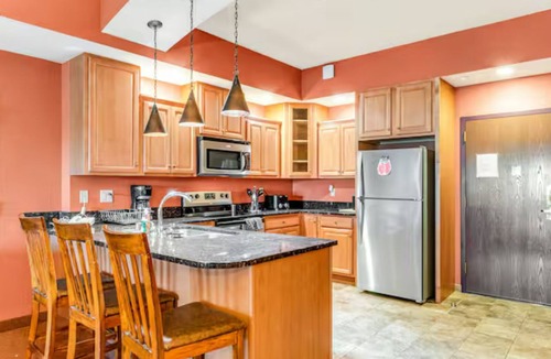 Wisconsin Dells Condo | Riverbend Escape - Jacuzzi/Sleep 14 Family Friendly!