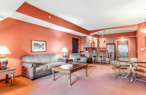 Wisconsin Dells Condo | Riverbend Escape - Jacuzzi/Sleep 14 Family Friendly!