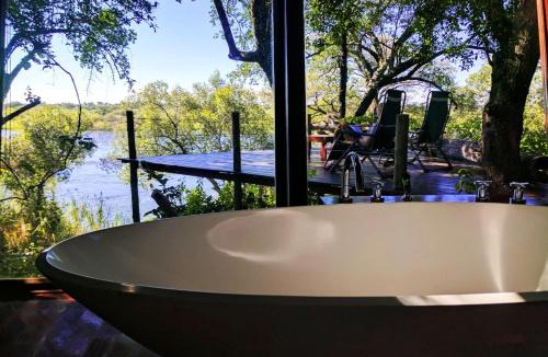 Ndongo Cabin | RiverDance Lodge