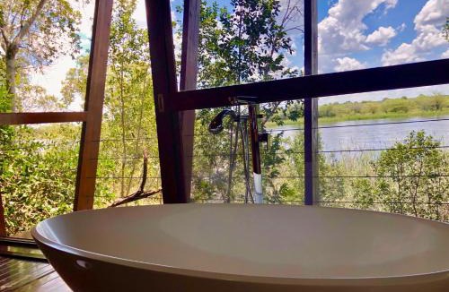 Ndongo Cabin | RiverDance Lodge