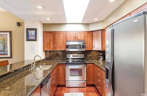 Eagle-Vail Condo | Riverfront 2BR2BA Condo. Sauna, Pool & Hot Tub. Minutes to Vail & Beaver Creek.