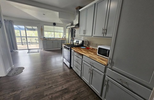Phillipsville House | Riverfront 3-bedroom house with AC, WiFi on the avenue of the Giants