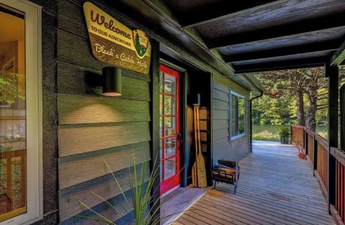 Gold Bar House | Riverfront 3-bedroom house in lovely Big Bend, Gold Bar, perfect for relaxing