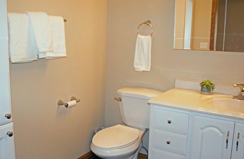 La Crosse House | Riverfront 3 King Bedroom Home With Amazing Waterfront Views