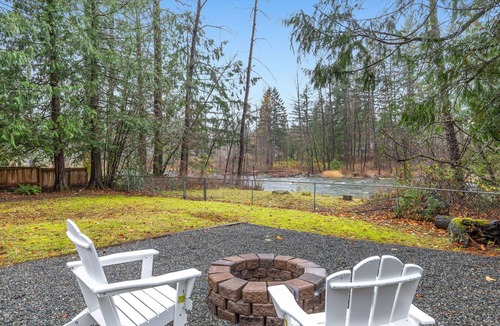 Riverbend House | Riverfront 4-bedroom house in tranquil North Bend with fitness room