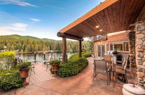 Post Falls House | Riverfront 4BR Lodge w/Dock, Sauna & Game Room