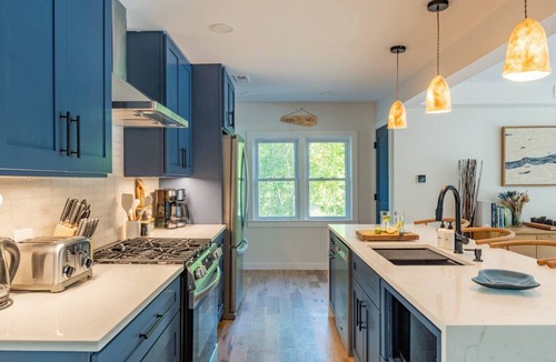 Mount Marion House | Riverfront 4BR | Winter Views & Hot Tub