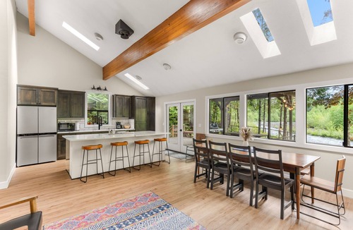 Mount Hood Village House | Riverfront 5 Bedroom Hot Tub & Fireplace Dogs OK