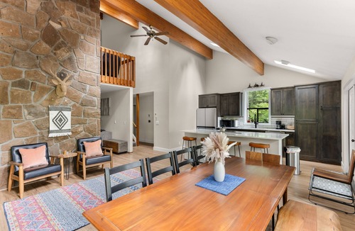 Mount Hood Village House | Riverfront 5 Bedroom Hot Tub & Fireplace Dogs OK