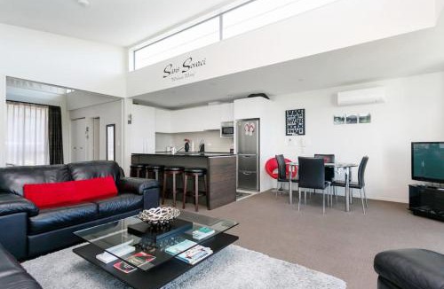 Nukuhau Apartment | Riverfront Apartment With Views and Pool Access