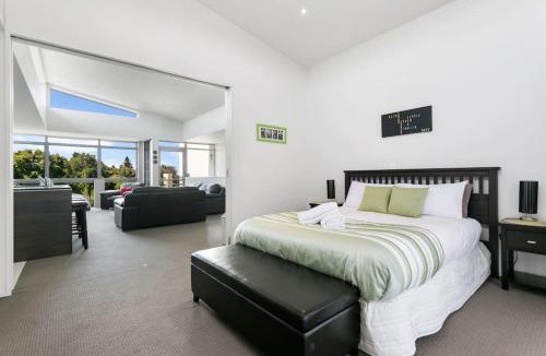 Nukuhau Apartment | Riverfront Apartment With Views and Pool Access