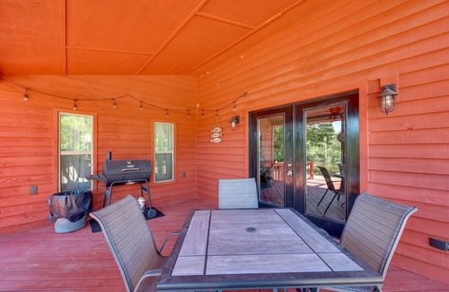 Mount Ida Cabin | Riverfront Arkansas Abode - Furnished Deck & Grill