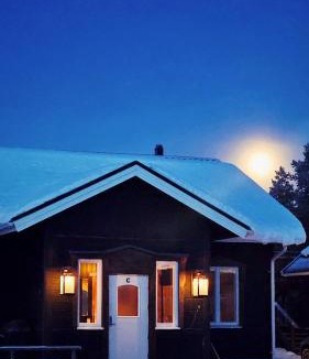 Jukkasjarvi House | Riverfront Aurora Chalet