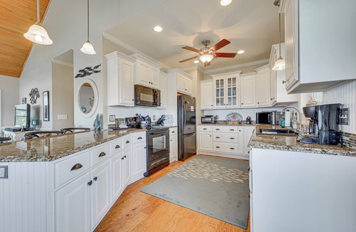 Hobucken House | Riverfront Aurora Home w/Deck & Private Pier!