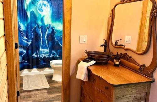 Houston Villa | Riverfront, Authentic, Luxury Log Cabin-Gray Wolf